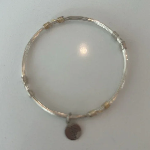 Bourbon and bowties, bangle bracelets, set of three, gold &silver mixed like new - Picture 6 of 8